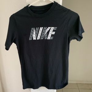 Nike Boys XL black /gray t